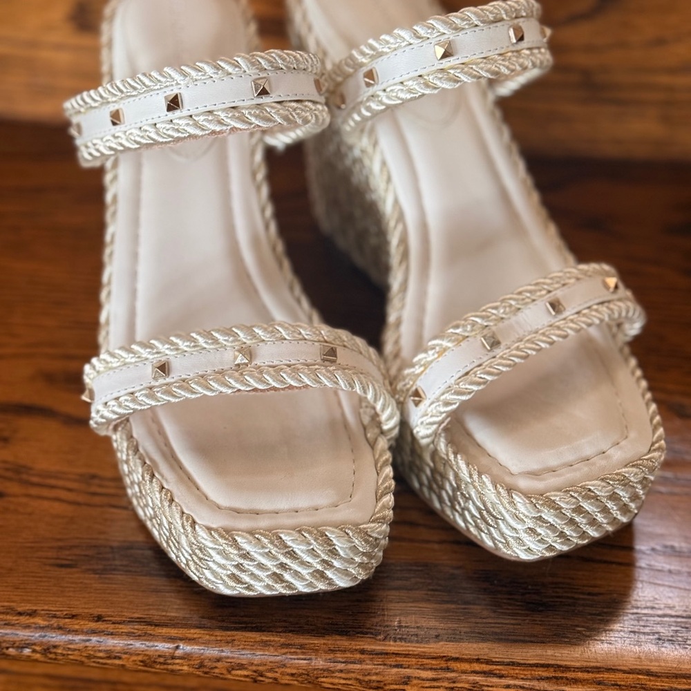 White House Black Market Cream and Gold Wedges